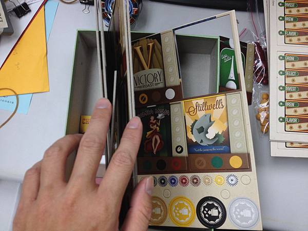 開箱到現在，實在太多層了，我試著一口氣把底下的東西全翻出來。