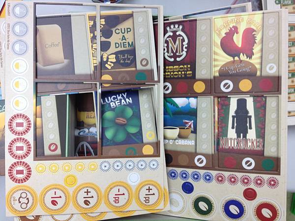 最後就是這華麗的圖板，總共四大片，拿起來時很多板塊都掉出來了。