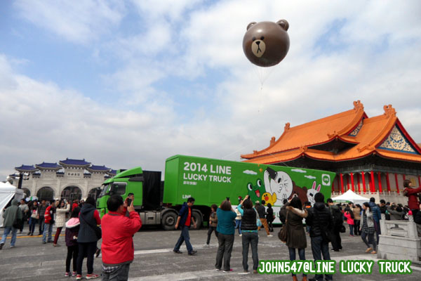 LINE LUCKY TRUCK在中正紀念堂現身 LINE LUCKY TRUCK在中正紀念堂現身