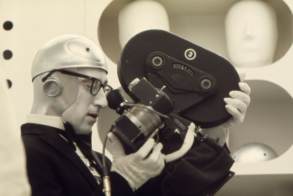 Sleeper_WA_InRobotCostume_LooksThruCamera1.jpg Sleeper_WA_InRobotCostume_LooksThruCamera1.jpg