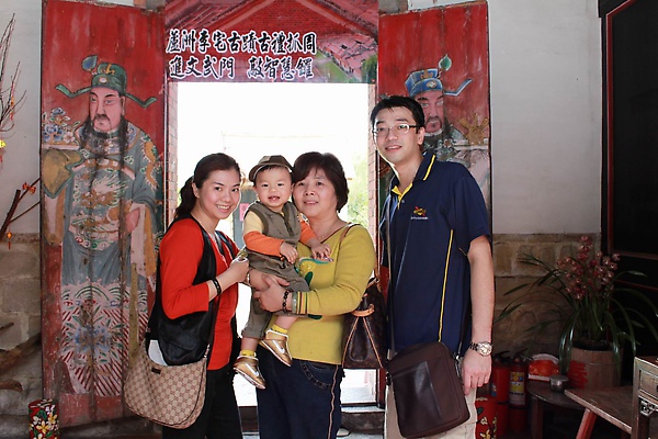 門神前一定要拍的合照 IMG_6717.JPG