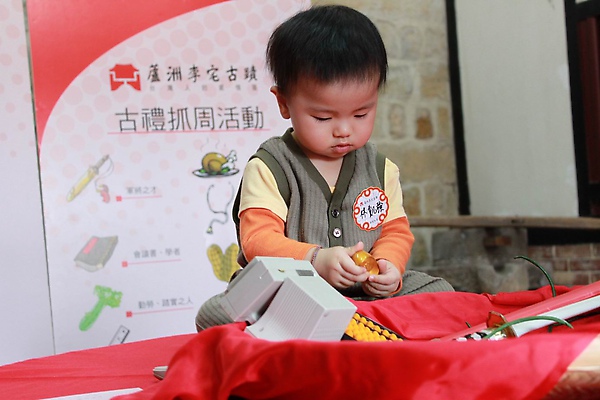 第一次抓的是 (( 元寶 ))..強媽去洗手間沒看到~居然沒等我~昏 IMG_6786.JPG