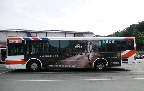 2011 春夏公車廣告1
