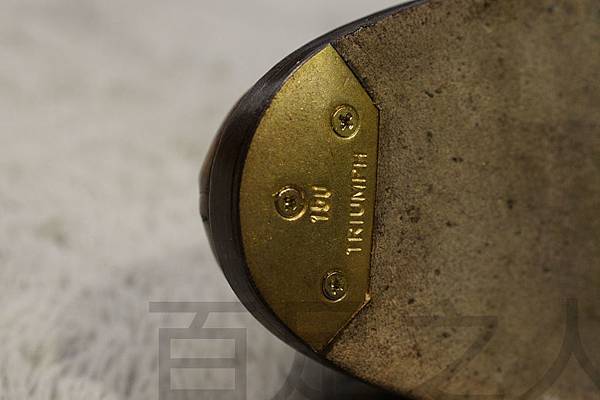 售後與維修服務:皮革大底鞋頭鐵片鑲嵌服務 售後與維修服務:皮革大底鞋頭鐵片鑲嵌服務