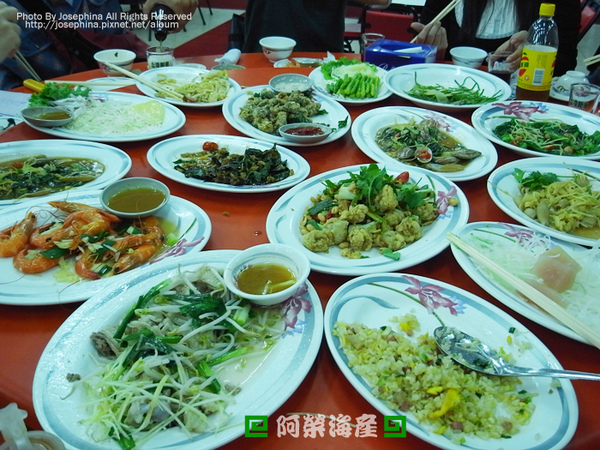 滿滿一桌都是菜 滿滿一桌都是菜