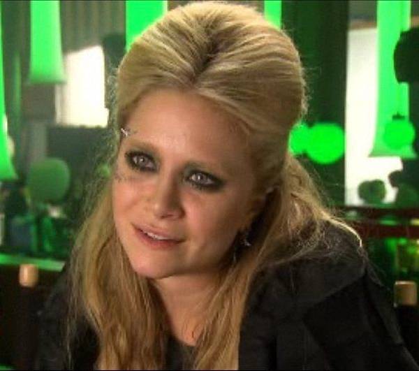 Movie-Beastly-2010-ashley-and-mary-kate-olsen-17554583-604-534