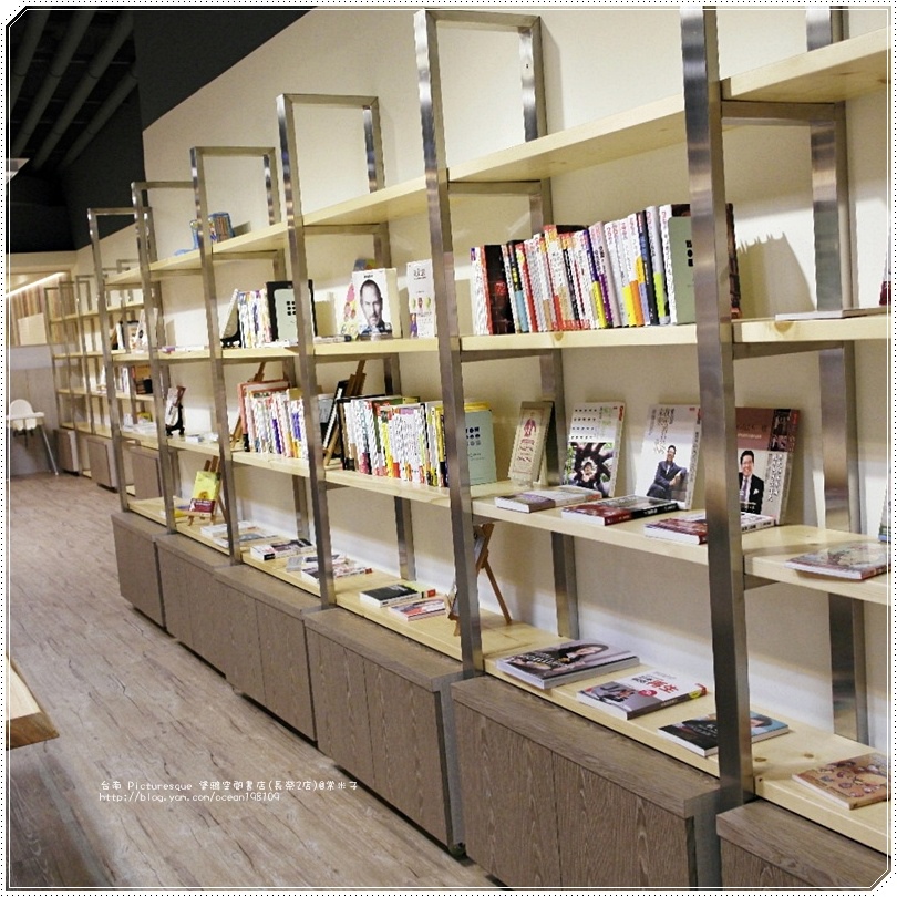 書架2.JPG