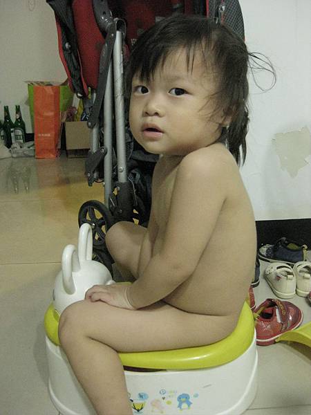 裸體坐馬桶耶 裸體坐馬桶耶