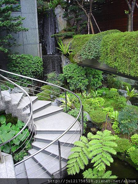 城市中的瀑布-日本交流協會庭園造景 城市中的瀑布-日本交流協會庭園造景