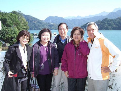 384551_252099881514346_1688818021_n