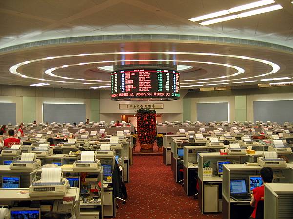 Hong_Kong_Exchange_Trade_Lobby_2007