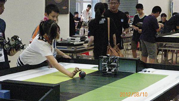 04.機器人隊球反應