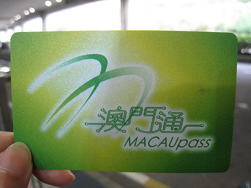 请问有人有澳门手机的预付卡及澳门通的公车卡