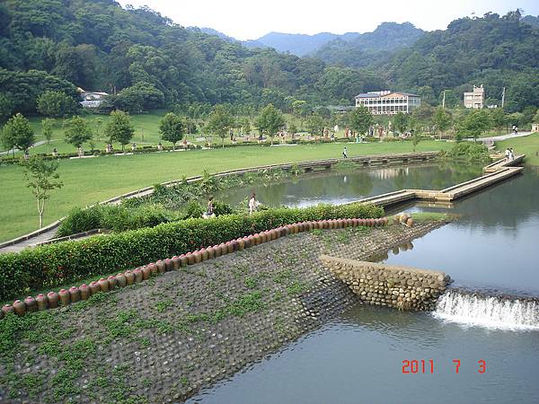 橋上望內側的園區 橋上望內側的園區