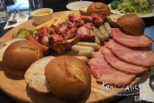 100.01.02抱飲抱食01.jpg 100.01.02抱飲抱食01.jpg