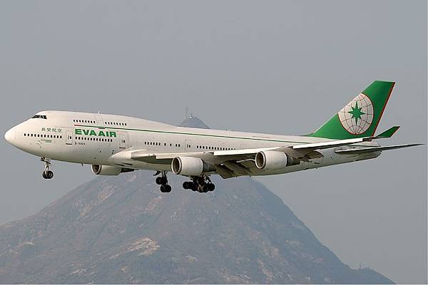 EVA_Air_Boeing_747-400_KvW