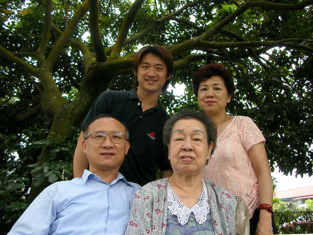 我 爸媽 和外婆