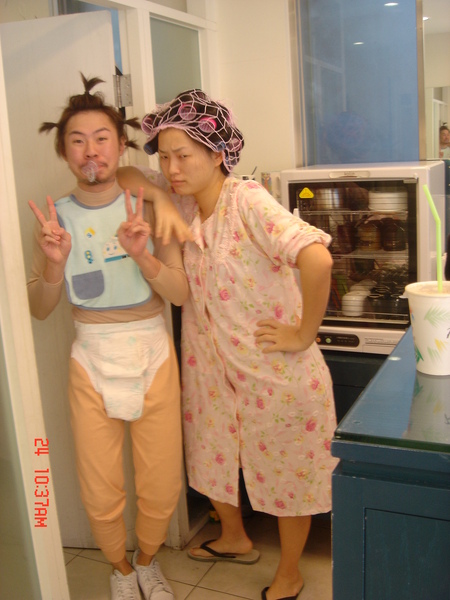 我扮巨嬰與包租婆