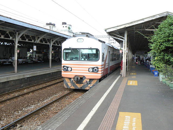 紅斑馬1011次在台南