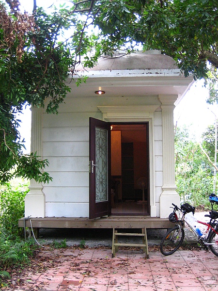 隱身在森林裡的小木屋 隱身在森林裡的小木屋