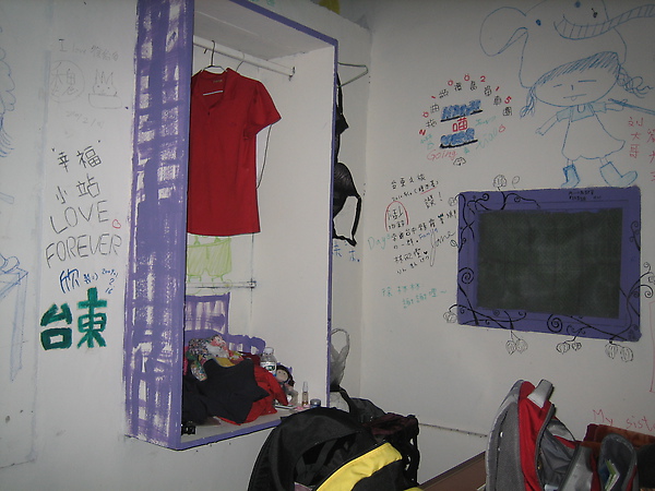 牆上都是大家可愛的塗鴉