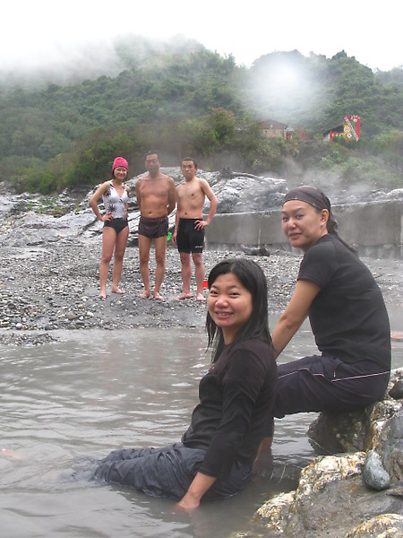 跟只穿四角褲的徐杯拍一張