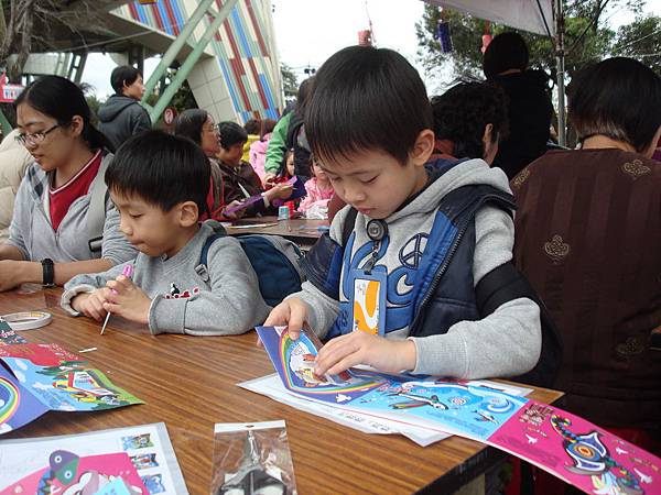 一個步驟一個步驟的折,我也可以跟服務台姊姊折的一樣好喔 一個步驟一個步驟的折,我也可以跟服務台姊姊折的一樣好喔