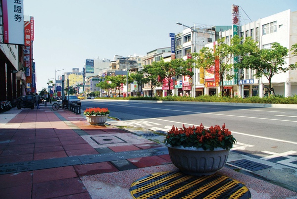 前金區_中正路整體景觀改善2.jpg 前金區_中正路整體景觀改善2.jpg
