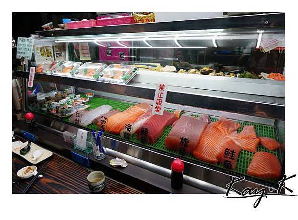 整個冷藏台非常的明亮乾淨