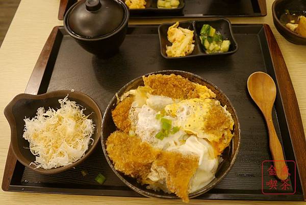 小林食堂 厚切豬排丼(腰內肉) 小林食堂 厚切豬排丼(腰內肉)