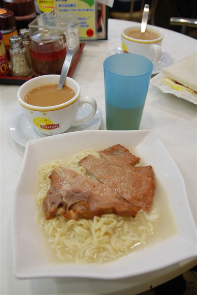040_豬扒即食麵+超難喝咖啡.jpg