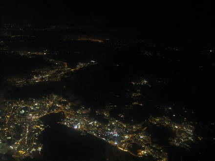 機上俯瞰沿海夜景