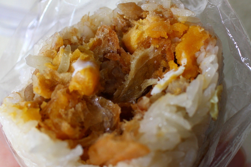 大港早餐-鹹鴨蛋飯糰