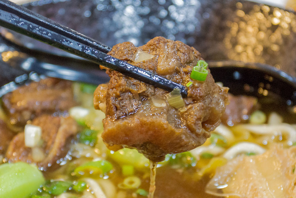 高雄富國路清一色牛肉麵
