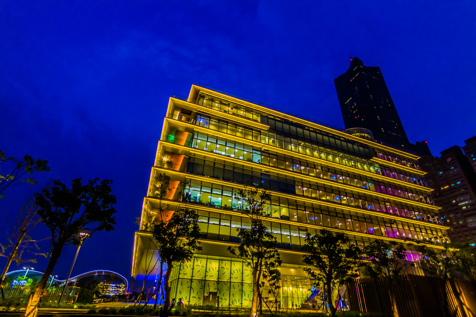 高雄新市立圖書總館夜景