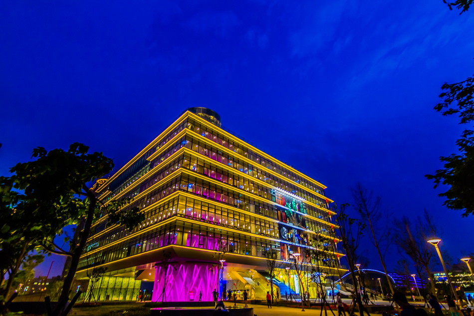 高雄新市立圖書總館夜景