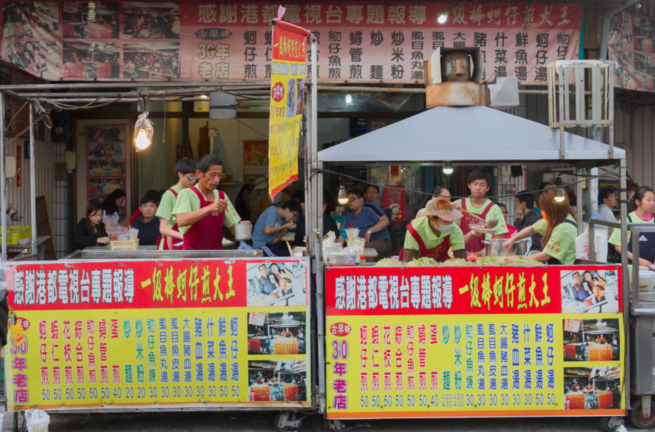 蚵仔寮港觀光魚市