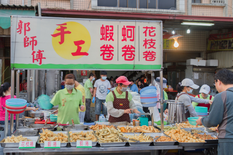 蚵仔寮港觀光魚市