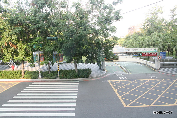 20101016-高雄午餐-壹號貳樓-泰式椒麻雞-窗外即景