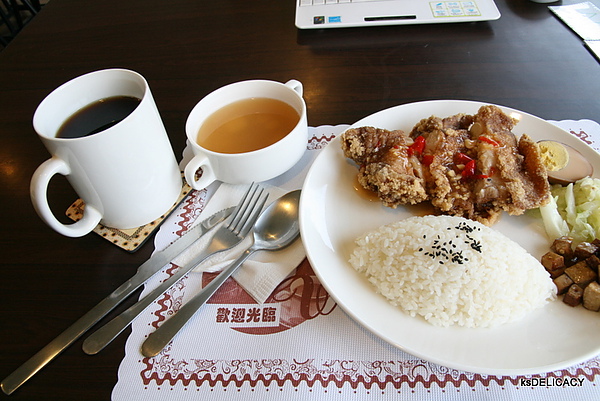 20101016-高雄午餐-壹號貳樓-泰式椒麻雞-附餐飲料跟味噌湯