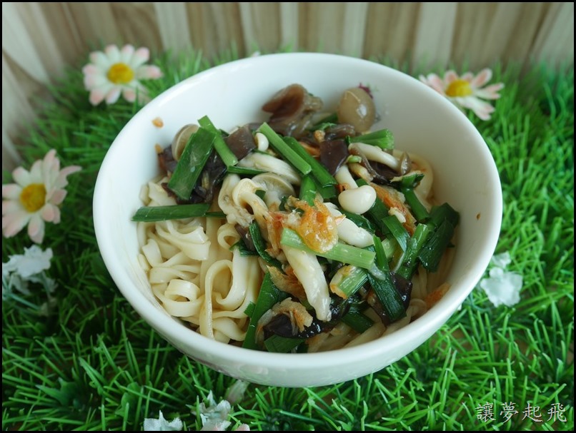 櫻花蝦菇菇炒麵