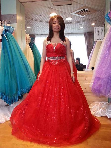 美美紅禮服