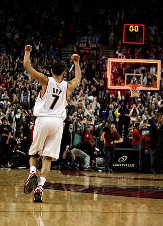 brandon-roy-back-celebrate.jpg