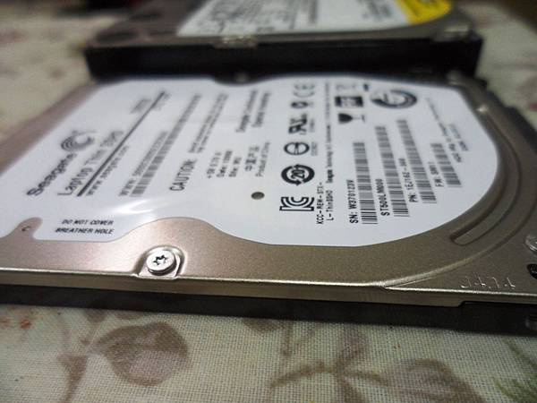 兼容穩定快速高容量並蓄Seagate Laptop Thin SSHD混閤式硬碟開箱心得
