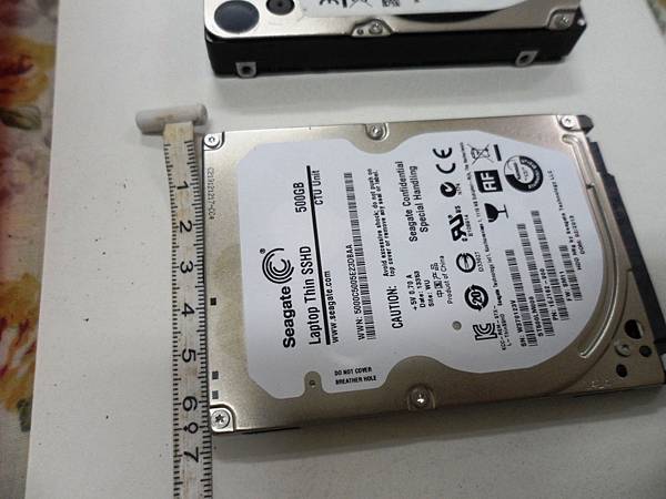 兼容穩定快速高容量並蓄Seagate Laptop Thin SSHD混閤式硬碟開箱心得