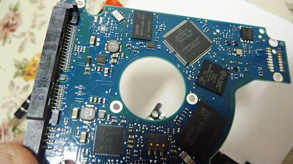 兼容穩定快速高容量並蓄Seagate Laptop Thin SSHD混閤式硬碟開箱心得