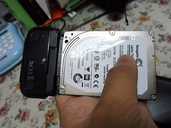 兼容穩定快速高容量並蓄Seagate Laptop Thin SSHD混閤式硬碟開箱心得