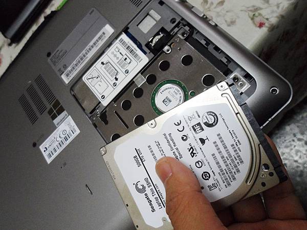 兼容穩定快速高容量並蓄Seagate Laptop Thin SSHD混閤式硬碟開箱心得