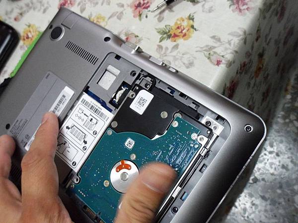 兼容穩定快速高容量並蓄Seagate Laptop Thin SSHD混閤式硬碟開箱心得