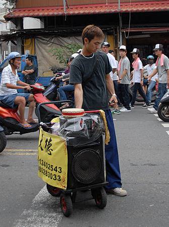 「天德藝術團」的「帥哥」與「美女」